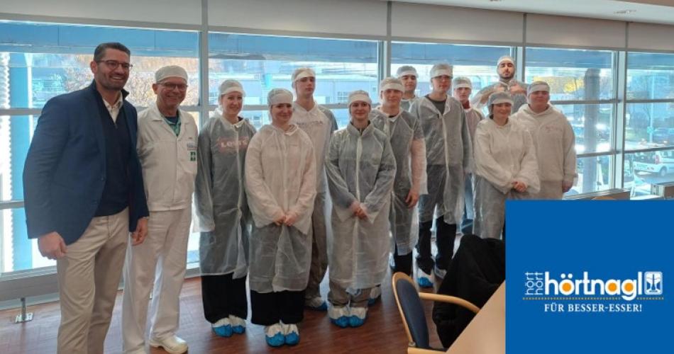 Gruppenbild mit Logo